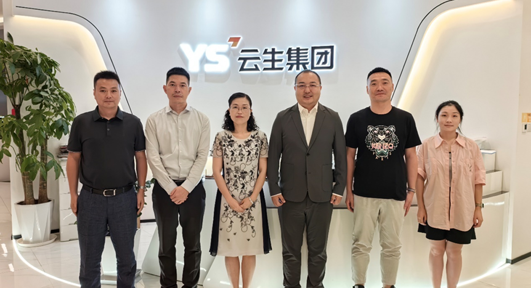 贵州省政府驻上海办事处张宇一行领导莅临龙8头号玩家集团走访交流