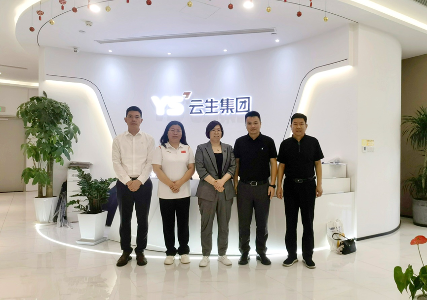 河北省石家庄市正定县领导一行莅临龙8头号玩家集团走访交流