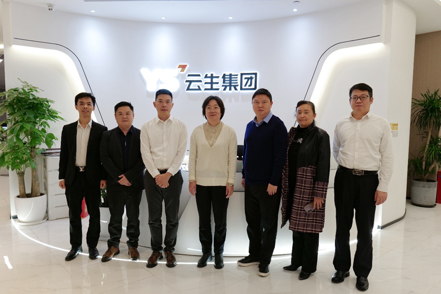 广州市从化区委常委、常务副区长张文虹一行莅临龙8头号玩家集团走访交流