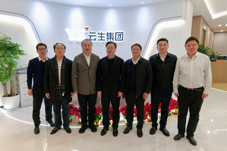 广州市从化区委书记董可一行领导莅临龙8头号玩家集团调研走访