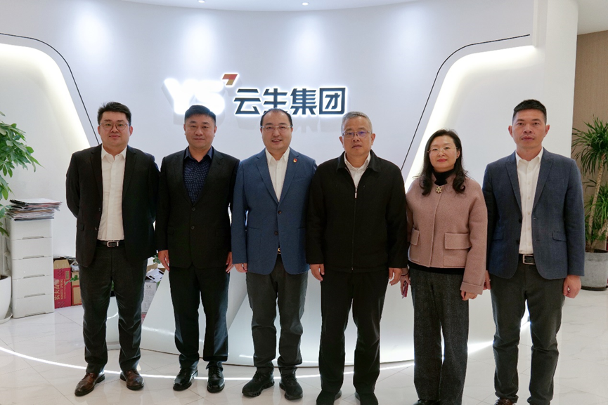 上海市普陀区副区长蒋龙一行领导莅临龙8头号玩家集团调研走访