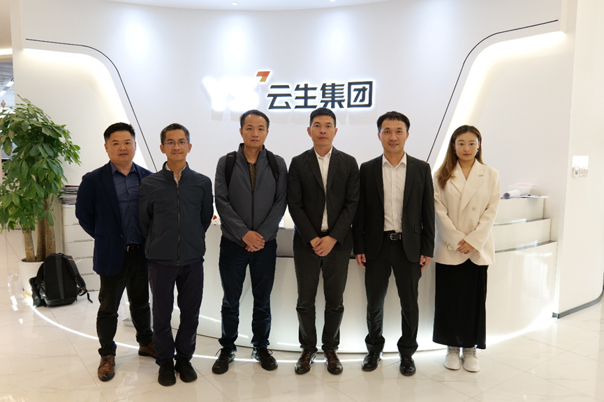 深圳市罗湖区人力资源局党组书记、局长何炼一行领导莅临龙8头号玩家集团调研走访