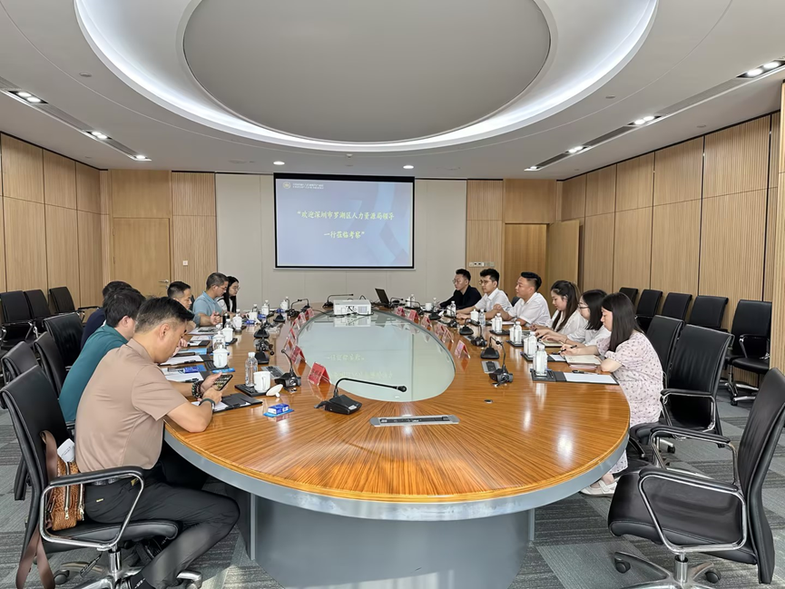 深圳市罗湖区人力资源局副局长何瑞茂一行莅临龙8头号玩家集团四川公司调研走访