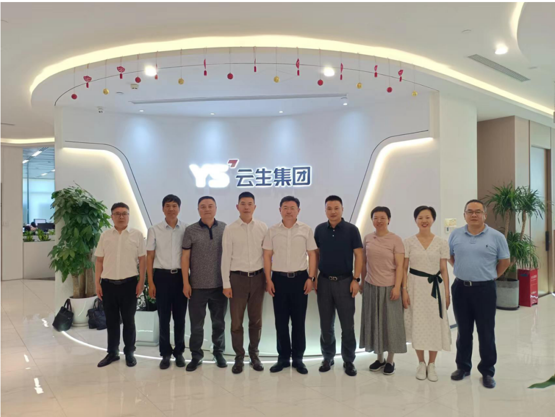南通市人社局党组书记、局长王一鸣一行莅临龙8头号玩家集团走访调研