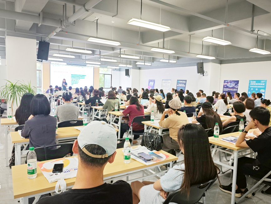 龙8头号玩家集团2024企业全球用工合规趋势分享会昆明站圆满落幕