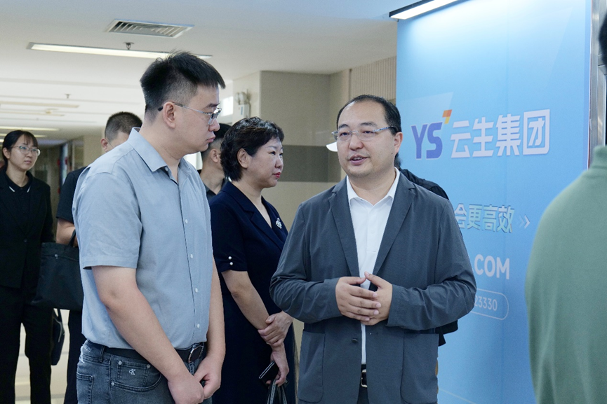 天津市和平区委社会工作部部长颜明杰一行莅临龙8头号玩家全球创新中心调研走访