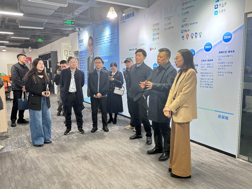 成都市青羊区委副书记冯胜一行莅临龙8头号玩家集团四川公司调研走访